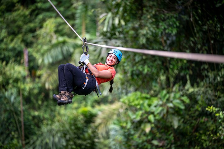 Arenal 12 Zipline Cables Experience: Fly over La Fortuna Waterfall | wizardtrip