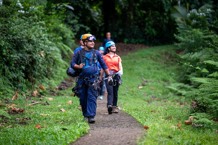 Ervaar een spannende zipline-ervaring boven canyons en watervallen nabij de Arenal Vulkaan, La Fortuna, Costa Rica, foto 7 | wizardtrip