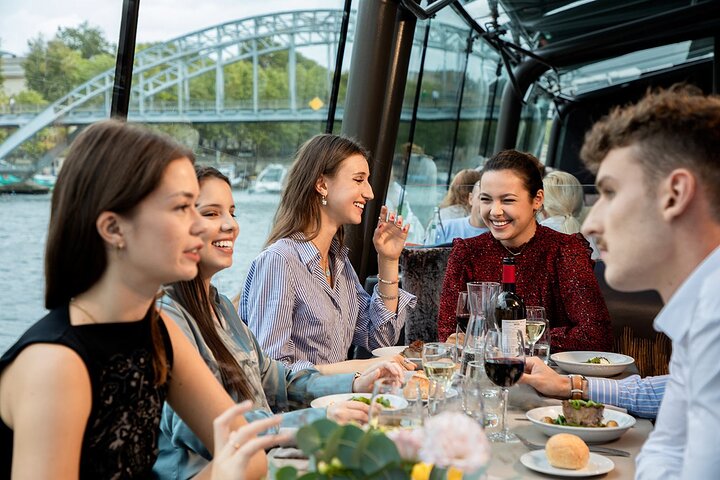 Gourmet frokostcruise på Seinen i Paris med udsigt over Eiffeltårnet, foto 7 | wizardtrip