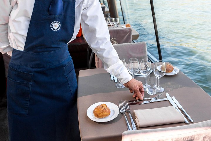 Gourmet frokostcruise på Seinen i Paris med udsigt over Eiffeltårnet, foto 12 | wizardtrip