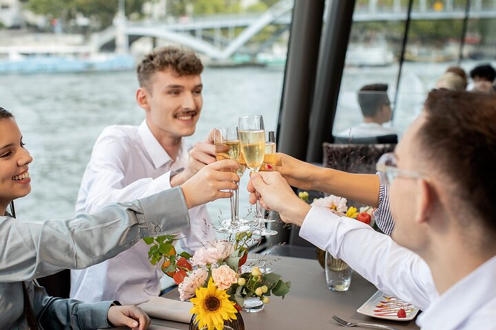 Gourmet frokostcruise på Seinen i Paris med udsigt over Eiffeltårnet, foto 13 | wizardtrip