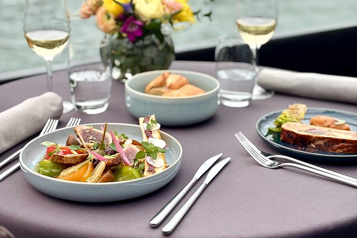 Gourmet frokostcruise på Seinen i Paris med udsigt over Eiffeltårnet, foto 19 | wizardtrip