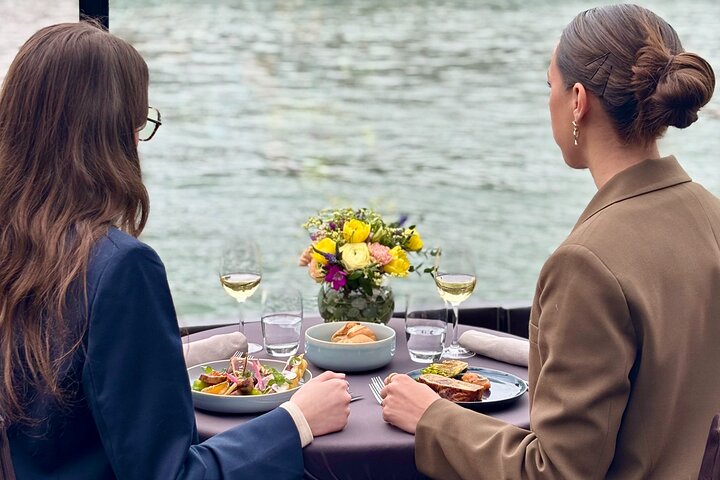 Gourmet frokostcruise på Seinen i Paris med udsigt over Eiffeltårnet, foto 20 | wizardtrip