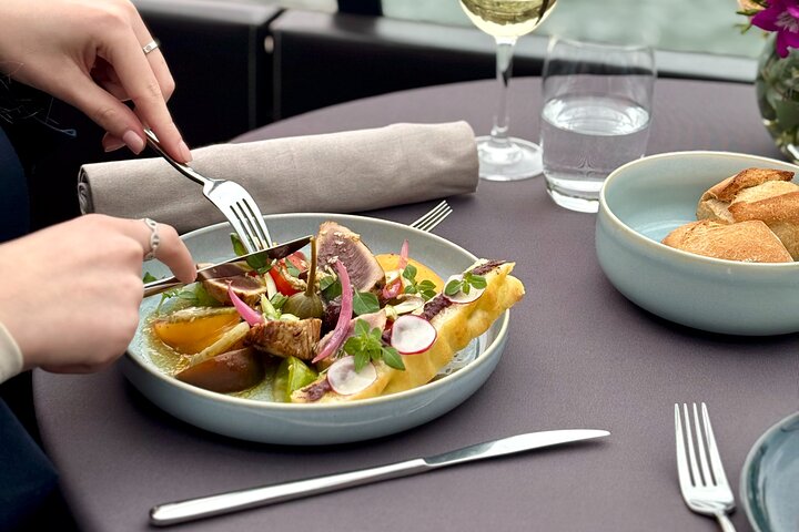 Gourmet frokostcruise på Seinen i Paris med udsigt over Eiffeltårnet, foto 22 | wizardtrip