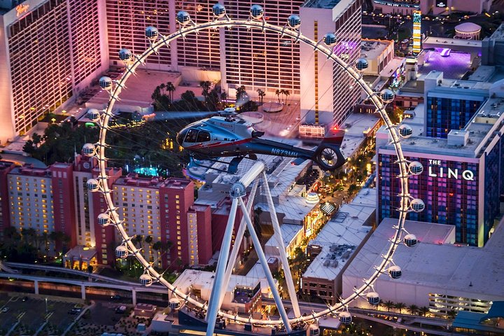 Tour notturno in elicottero sopra l'illuminato Las Vegas Strip, con casinò e monumenti, foto 6 | wizardtrip