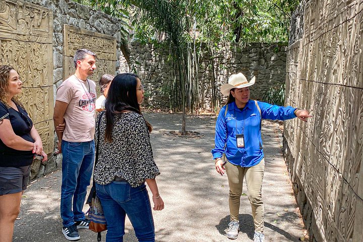 Guidet tur, der udforsker gamle artefakter og udstillinger på Mexicos Nationalmuseum for Antropologi, foto 9 | wizardtrip
