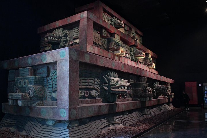 Guidet tur, der udforsker gamle artefakter og udstillinger på Mexicos Nationalmuseum for Antropologi, foto 11 | wizardtrip