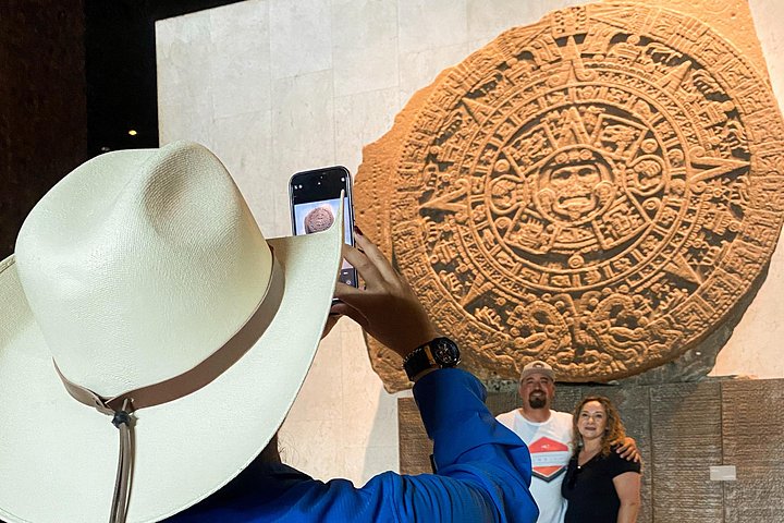 Guidet tur, der udforsker gamle artefakter og udstillinger på Mexicos Nationalmuseum for Antropologi, foto 15 | wizardtrip