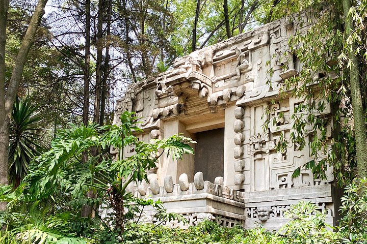 Guidet tur, der udforsker gamle artefakter og udstillinger på Mexicos Nationalmuseum for Antropologi, foto 18 | wizardtrip