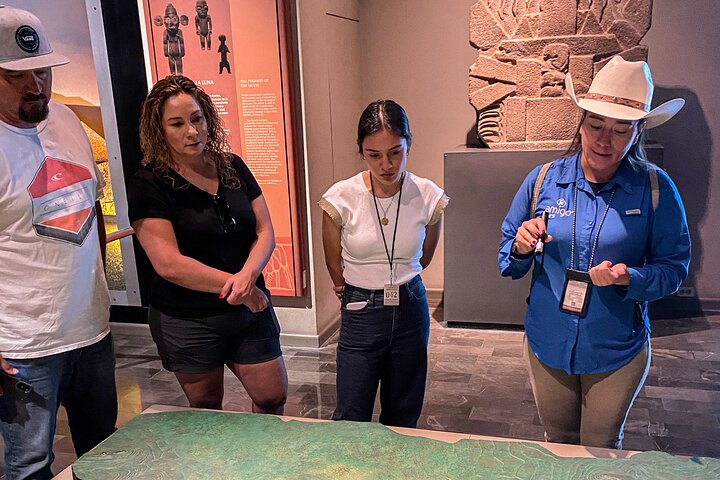 Guidet tur, der udforsker gamle artefakter og udstillinger på Mexicos Nationalmuseum for Antropologi, foto 20 | wizardtrip