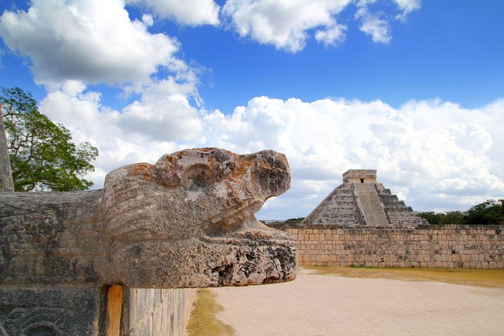 Early morning guided tour of Chichen Itza, a Mayan wonder in Mexico, photo 7 | wizardtrip
