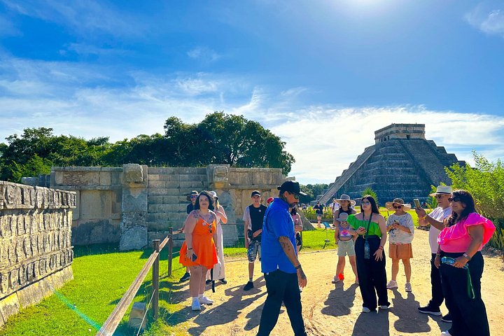 Early morning guided tour of Chichen Itza, a Mayan wonder in Mexico, photo 12 | wizardtrip