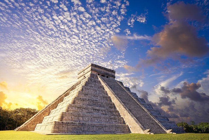 Early morning guided tour of Chichen Itza, a Mayan wonder in Mexico, photo 15 | wizardtrip