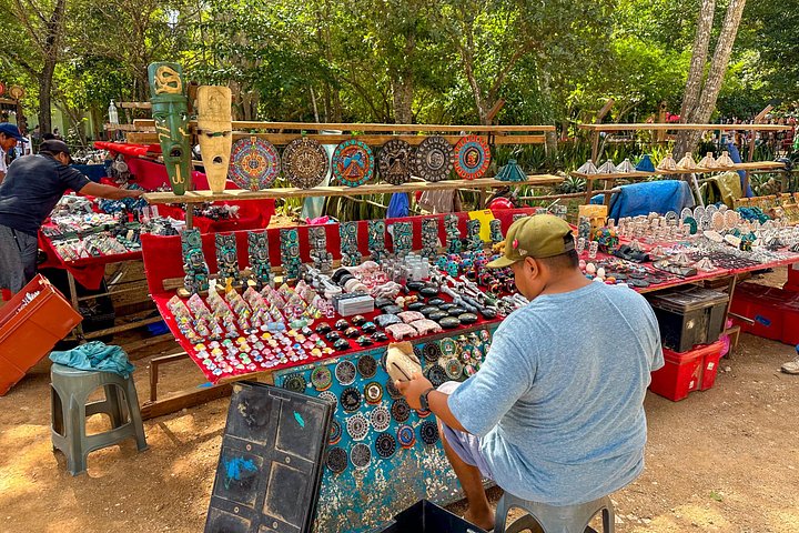 Early morning guided tour of Chichen Itza, a Mayan wonder in Mexico, photo 16 | wizardtrip