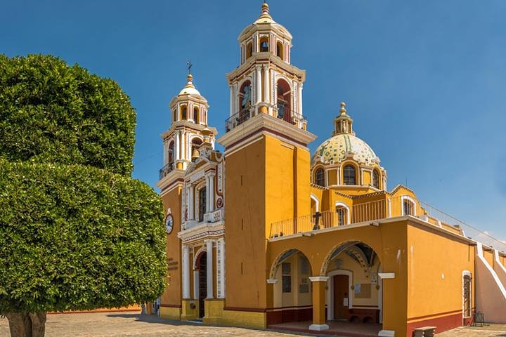Excursion d'une journée complète explorant Puebla, Cholula et Tonantzintla, avec des pyramides, des églises et une architecture coloniale, photo 8 | wizardtrip