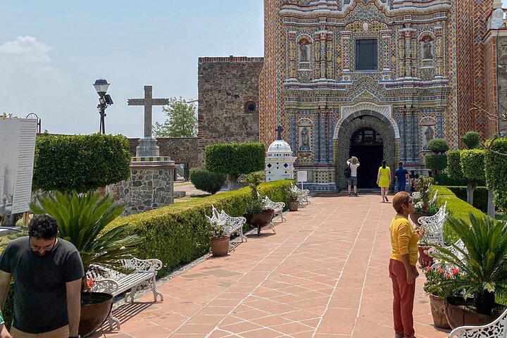 Excursion d'une journée complète explorant Puebla, Cholula et Tonantzintla, avec des pyramides, des églises et une architecture coloniale, photo 24 | wizardtrip