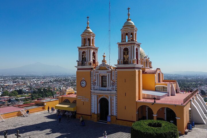 Excursion d'une journée complète explorant Puebla, Cholula et Tonantzintla, avec des pyramides, des églises et une architecture coloniale, photo 42 | wizardtrip