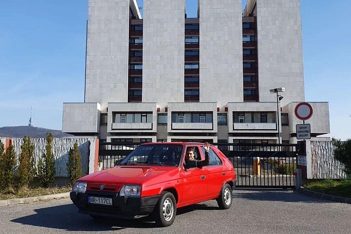 Ontdek het communistische verleden en de architectuur van Bratislava tijdens een privé-tour in een retro-auto, foto 11 | wizardtrip