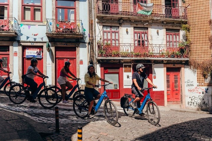 Visite en vélo électrique à travers les rues historiques de Porto et le long du fleuve Douro, photo 10 | wizardtrip