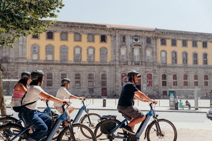 Visite en vélo électrique à travers les rues historiques de Porto et le long du fleuve Douro, photo 12 | wizardtrip