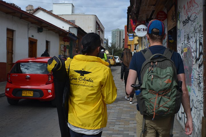 Passeio a pé por Bogotá em La Candelaria, explorando história, cultura e arte de rua, foto 6 | wizardtrip