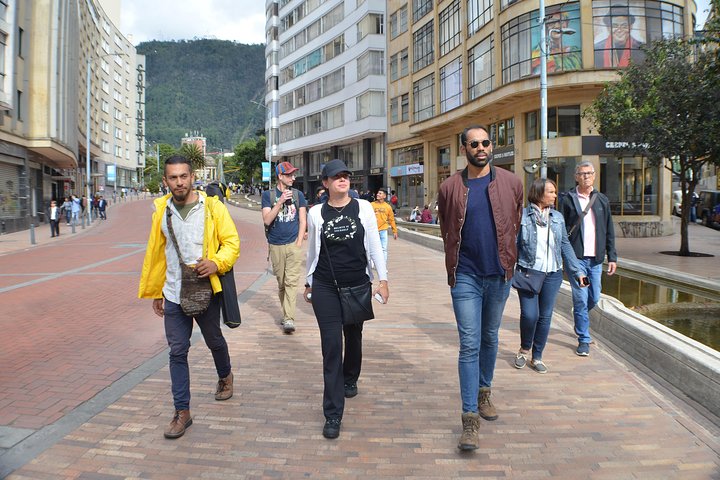 Passeio a pé por Bogotá em La Candelaria, explorando história, cultura e arte de rua, foto 7 | wizardtrip