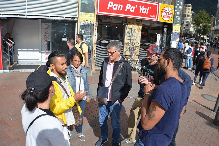 Passeio a pé por Bogotá em La Candelaria, explorando história, cultura e arte de rua, foto 8 | wizardtrip