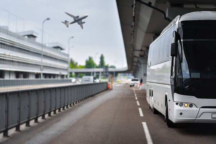 Private airport transfer service in Bogotá, Colombia, offering comfortable and safe transportation, photo 6 | wizardtrip