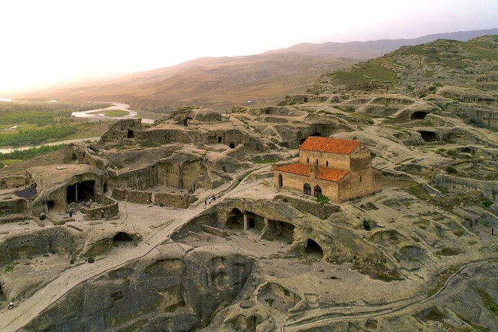 Excursion d'une journée à Mtskheta, Gori et Uplistsikhe | wizardtrip