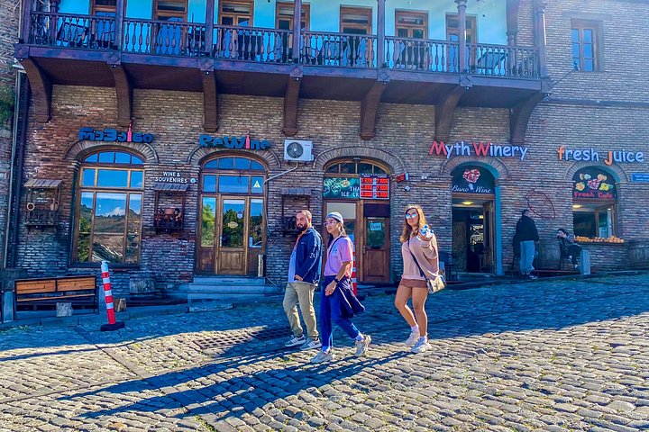Um passeio a pé pelos locais históricos de Tbilisi, incluindo vistas de teleférico e comida tradicional, foto 11 | wizardtrip