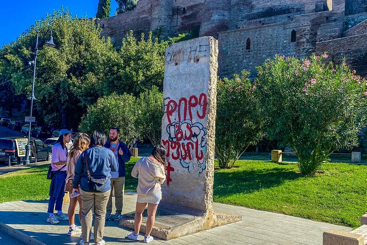 Um passeio a pé pelos locais históricos de Tbilisi, incluindo vistas de teleférico e comida tradicional, foto 13 | wizardtrip