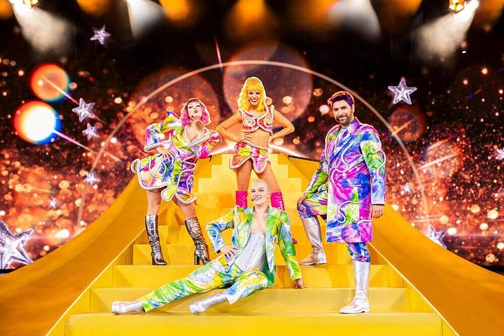 Eine schillernde Grand Show-Aufführung im Friedrichstadt-Palast in Berlin mit Künstlern und aufwendigem Bühnenbild, Foto 13 | wizardtrip