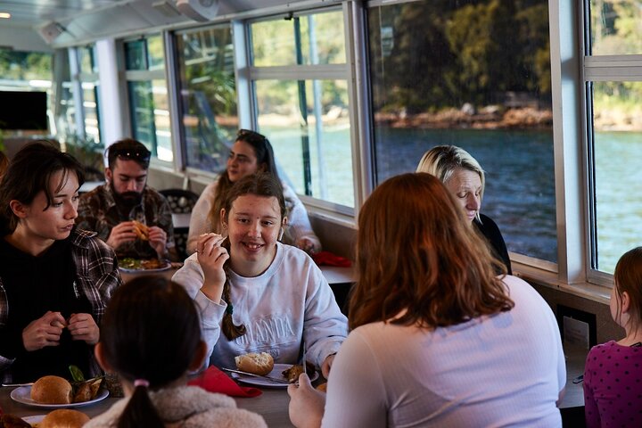Sydney Harbour cruise with lunch, passing the Opera House and Harbour Bridge, photo 9 | wizardtrip