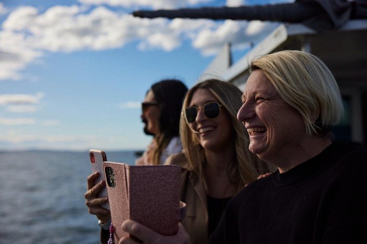 Sydney Harbour cruise with lunch, passing the Opera House and Harbour Bridge, photo 12 | wizardtrip