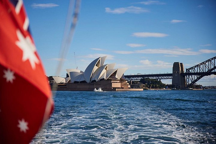 Sydney Harbour cruise with lunch, passing the Opera House and Harbour Bridge, photo 14 | wizardtrip