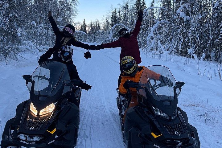 Experience an exhilarating snowmobile adventure in the winter wonderland of Fairbanks, Alaska, photo 8 | wizardtrip