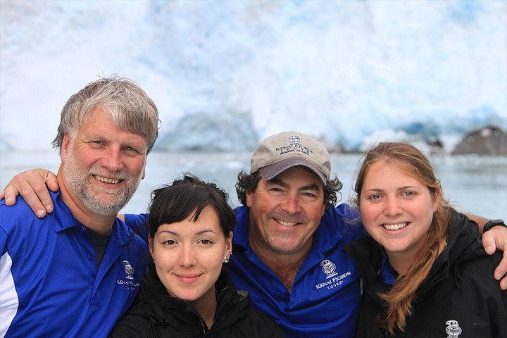 Passeio de barco cénico no Parque Nacional Kenai Fjords, Alasca, mostrando glaciares e vida selvagem, foto 7 | wizardtrip