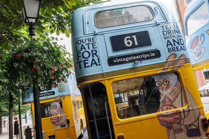 Genießen Sie den Nachmittagstee auf einer Oldtimer-Bustour durch Dublin, Irland, und sehen Sie Sehenswürdigkeiten wie das Trinity College, Foto 8 | wizardtrip