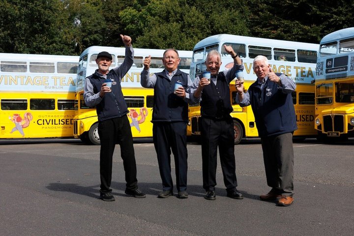Genießen Sie den Nachmittagstee auf einer Oldtimer-Bustour durch Dublin, Irland, und sehen Sie Sehenswürdigkeiten wie das Trinity College, Foto 9 | wizardtrip