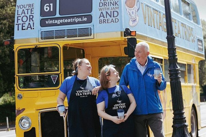 Genießen Sie den Nachmittagstee auf einer Oldtimer-Bustour durch Dublin, Irland, und sehen Sie Sehenswürdigkeiten wie das Trinity College, Foto 13 | wizardtrip