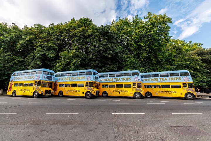 Genießen Sie den Nachmittagstee auf einer Oldtimer-Bustour durch Dublin, Irland, und sehen Sie Sehenswürdigkeiten wie das Trinity College, Foto 16 | wizardtrip