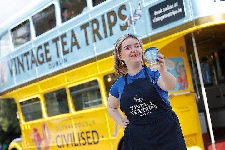 Genießen Sie den Nachmittagstee auf einer Oldtimer-Bustour durch Dublin, Irland, und sehen Sie Sehenswürdigkeiten wie das Trinity College, Foto 31 | wizardtrip