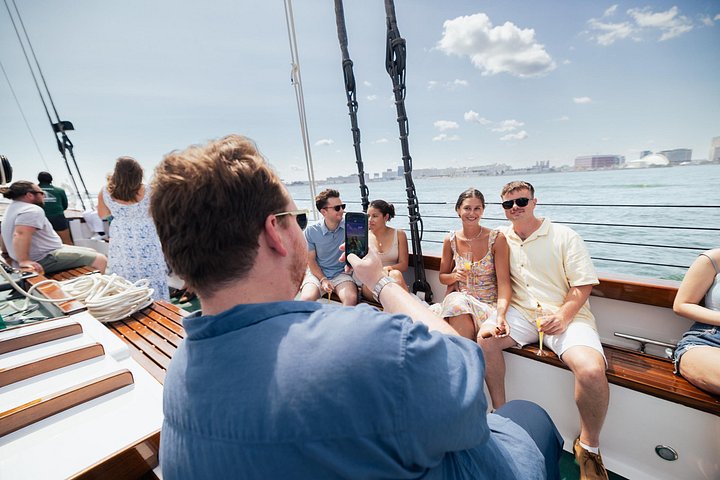 Klassische Schoner-Segeltour um den Boston Harbor mit Blick auf die Skyline und die Inseln, Foto 6 | wizardtrip
