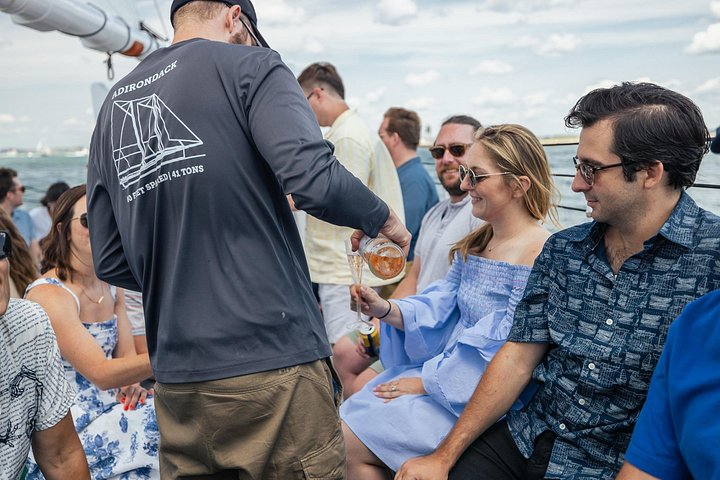 Klassische Schoner-Segeltour um den Boston Harbor mit Blick auf die Skyline und die Inseln, Foto 9 | wizardtrip