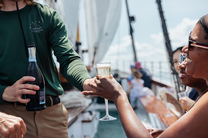 Klassische Schoner-Segeltour um den Boston Harbor mit Blick auf die Skyline und die Inseln, Foto 11 | wizardtrip
