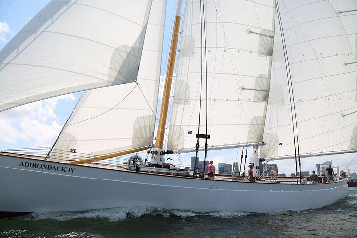Klassische Schoner-Segeltour um den Boston Harbor mit Blick auf die Skyline und die Inseln, Foto 12 | wizardtrip