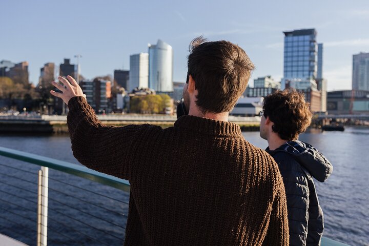 Naturskön solnedgångskryssning på Boston Harbor, med utsikt över historiska landmärken och stadens silhuett, foto 8 | wizardtrip