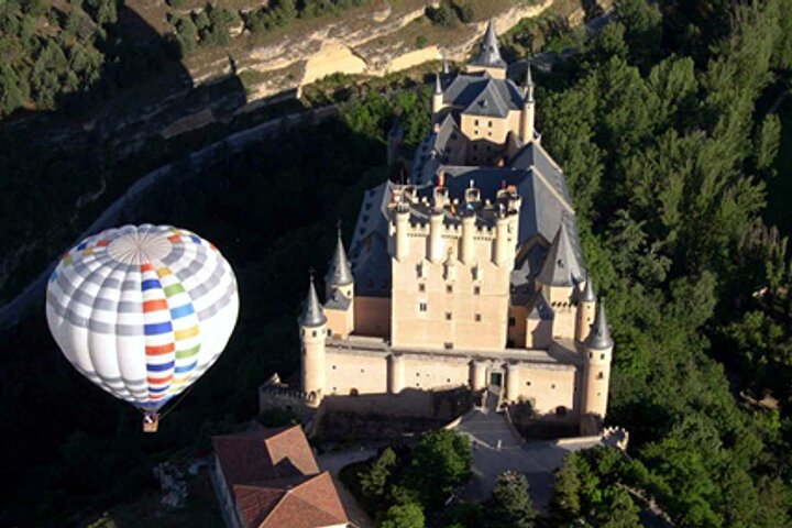 Ballontur over Segovia, Spanien, med udsigt til akvæduktet og Alcázar, foto 10 | wizardtrip