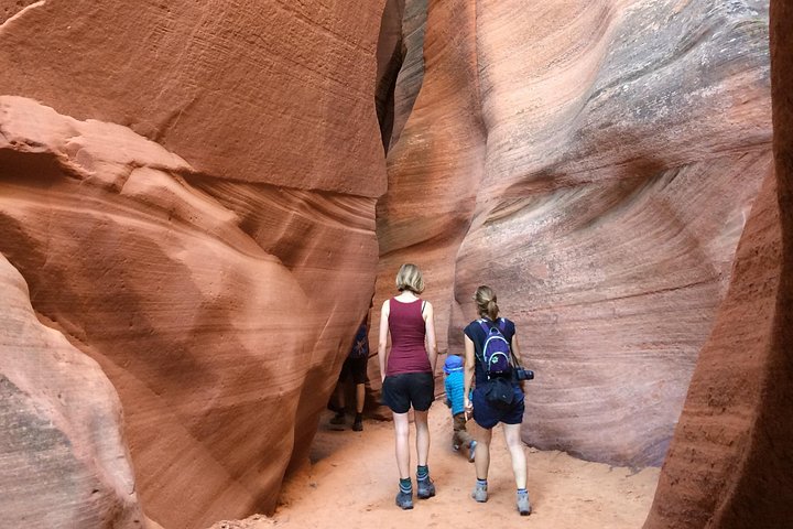 Utforsk de fantastiske slot canyon-formasjonene i Antelope Canyon X nær Page, Arizona, foto 6 | wizardtrip