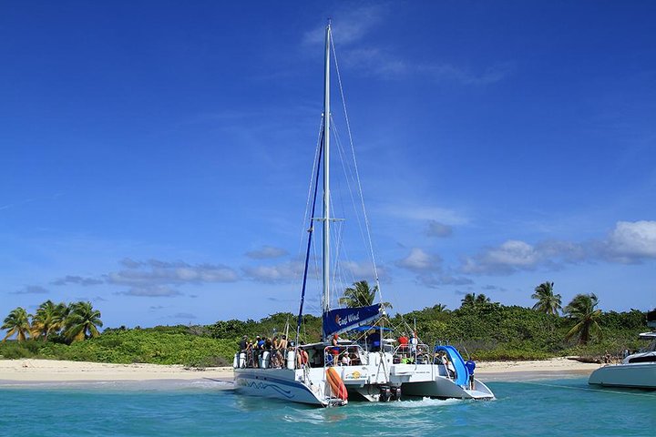 Gita in catamarano all'isola di Icacos da Fajardo, Porto Rico, con snorkeling e attività balneari, foto 11 | wizardtrip